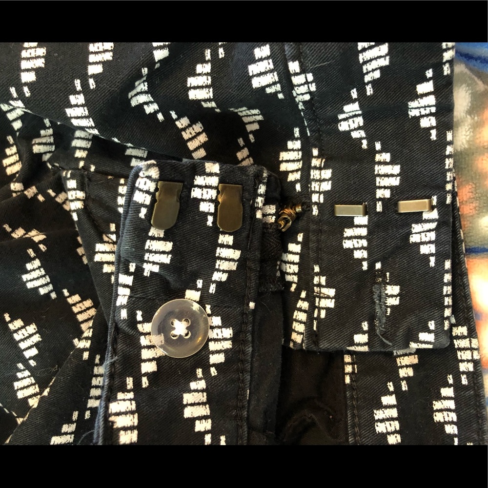 Shorts - Picture 4 of 5